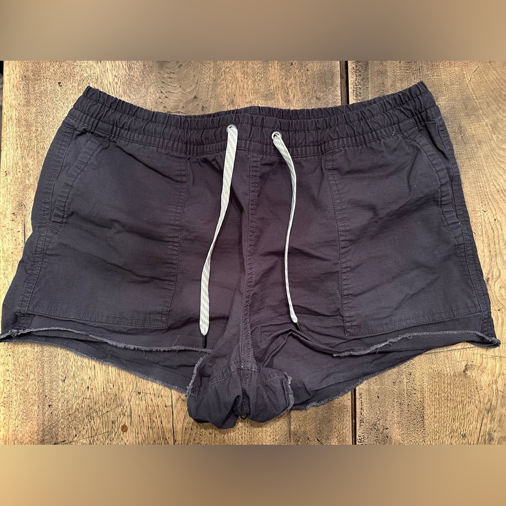 GUC Women’s Vuori Ripstop Dark Grey Shorts Size L.